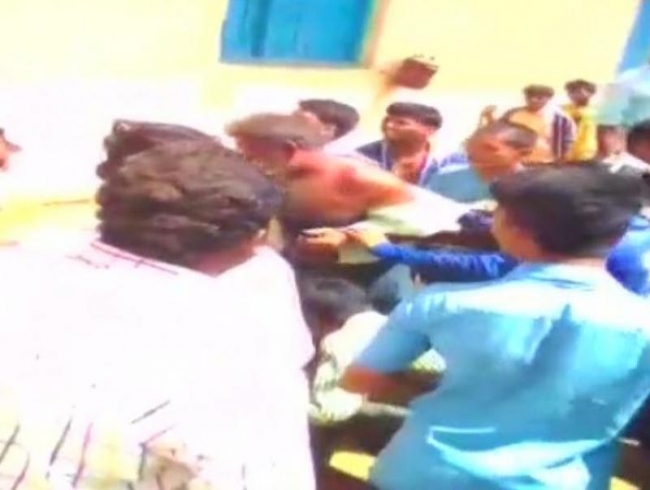 Five lynched in Maharashtra’s Dhule district on suspicion of being child lifters Five lynched in Maharashtra’s Dhule district on suspicion of being child lifters