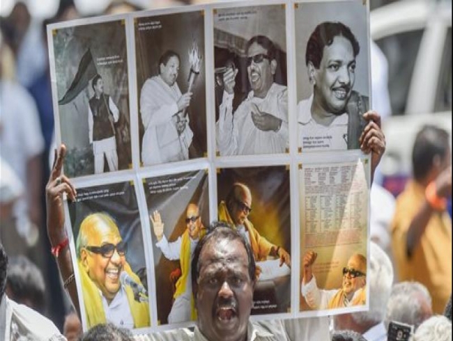 Politicians, celebrities pay tribute to Dravidian veteran Karunanidhi
