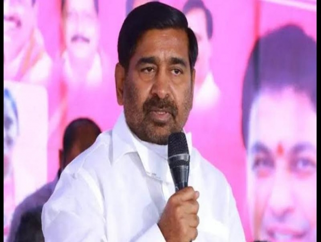 TRS leaders lash out at Governor and Etala for criticising KCR