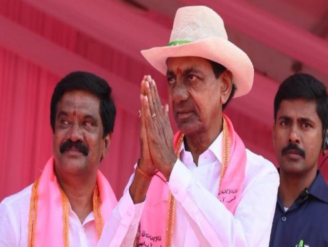 KCR promises free power in India, if voted to power