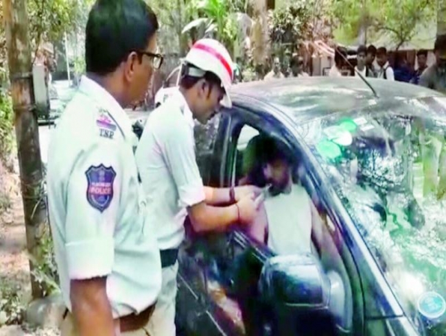 Cops chase 27-year-old youth drinking while driving at Moosarambagh