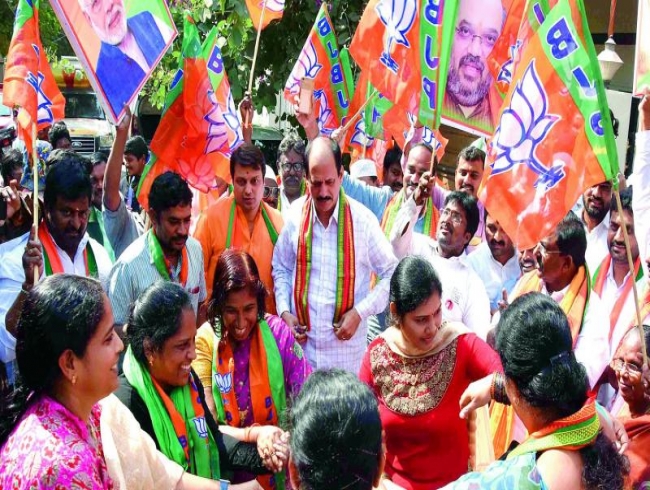 Cadre celebrate BJP’s victory in Gujarat, Himachal Pradesh