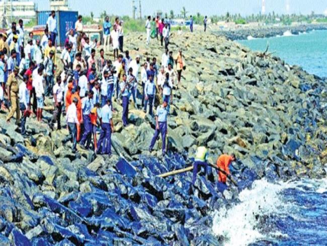 Oil spill on theChennai Coast: Compensation eludes affected people
