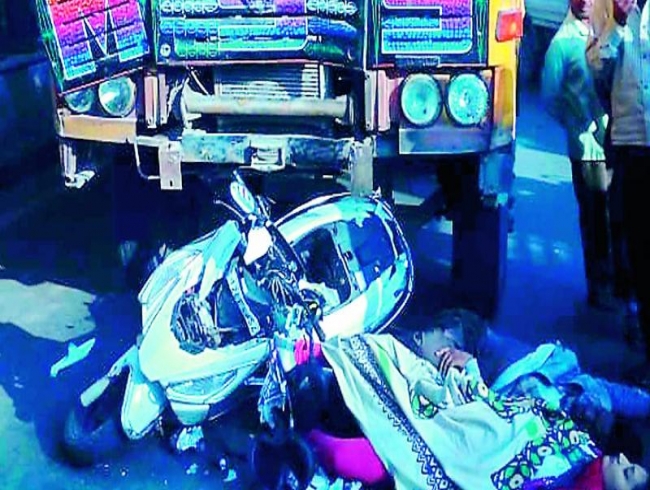 Hyderabad: 2 bank staffers mowed down
