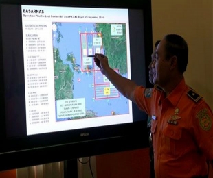 Australian plane spots objects in sea in AirAsia search area
