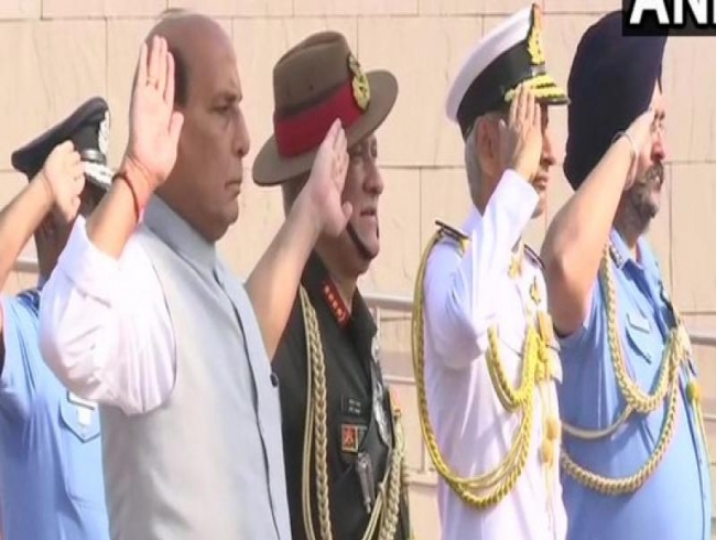 Rajnath pays tribute to jawans before taking charge of Defence Minister