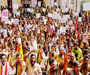 Auto drivers protest against Bengaluru traffic police