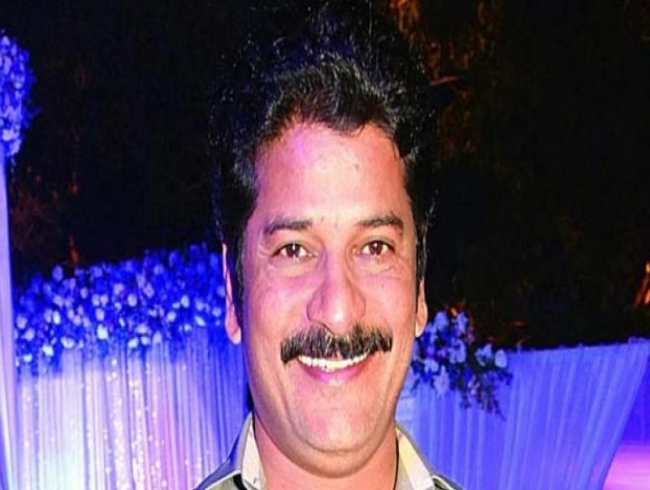 Revanth Reddy turns up at TDP meet, remains defiant
