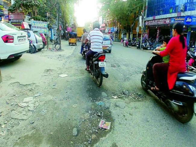 Bad roads irk techies at Kondapur