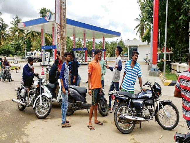 Fuel shortage grips Bengaluru