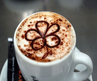 Why 'foamy' latte doesn't spill like coffee
