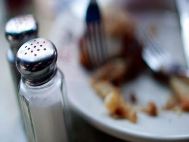 Eating less salt may not cause low blood pressure: study