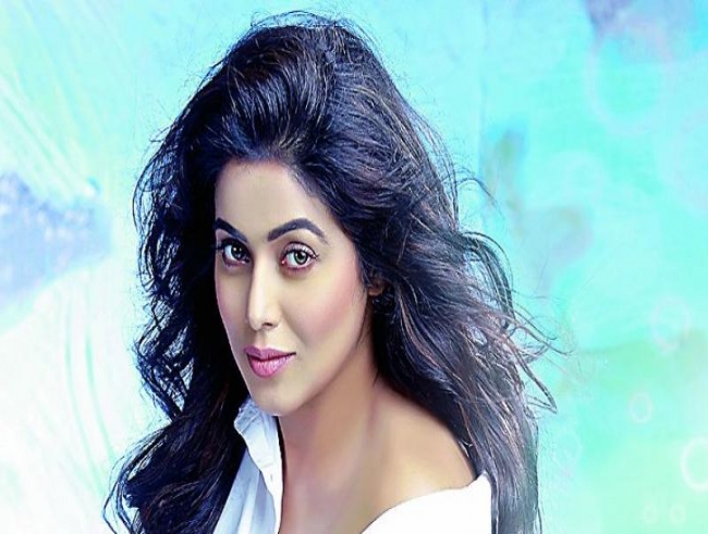 I love experimenting with roles, says Poorna