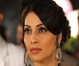 Bipasha Basu's Hollywood film 'The Lovers' will not be released in theaters