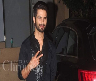 Shahid Kapoor receives pre-birthday surprise from Amitabh Bachchan