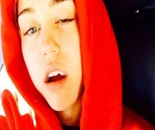 Miley Cyrus gets five teeth removed