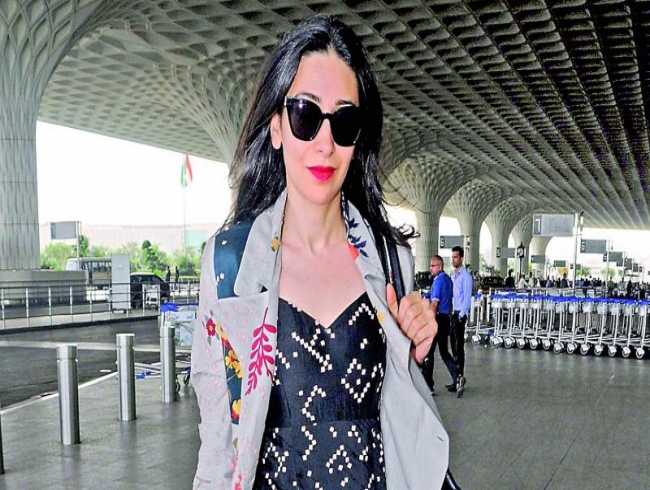 We should learn to age gracefully: Karishma Kapoor