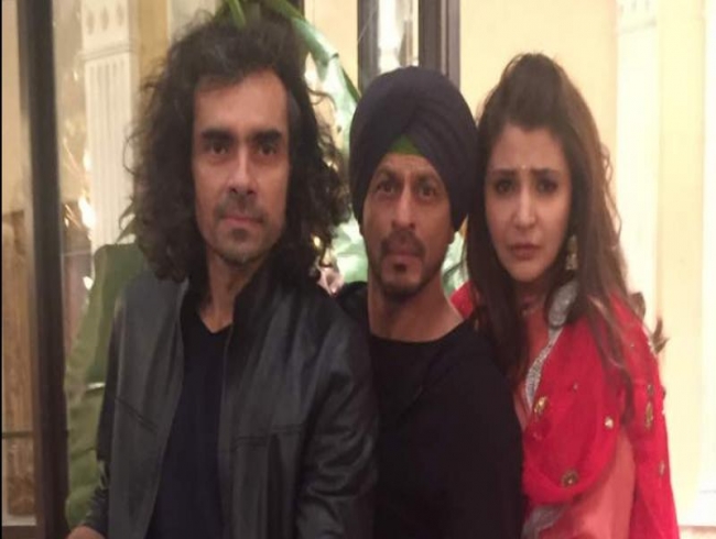 SRK, Anushka's weird expressions in this pic with Imtiaz Ali is too cute to miss