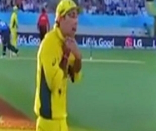 WC 2015: Australian cricketer Glenn Maxwell mocked for Kiwi 'choke' gesture
