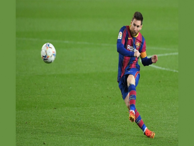 Lionel Messi ties Xavi Hernandezs record as Barcelona cuts Atleticos lead