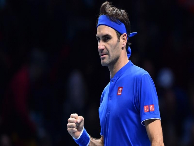 ATP Finals: Roger Federer downs Dominic Thiem to keep bid alive