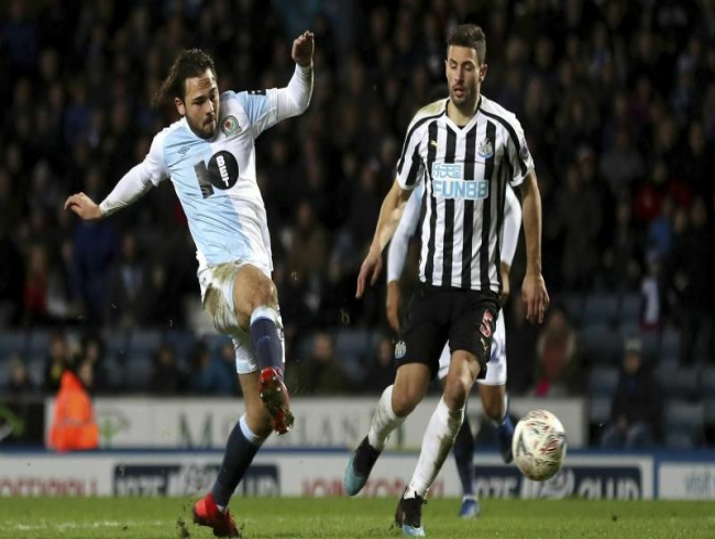 FA Cup: Newcastle get extra-time win, Stoke fall to Shrewsbury in 3rd round replays