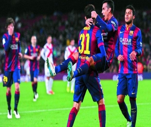 Pedro leads Barcelona goal fest