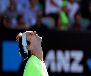 Australian Open: Roger Federer crashes out