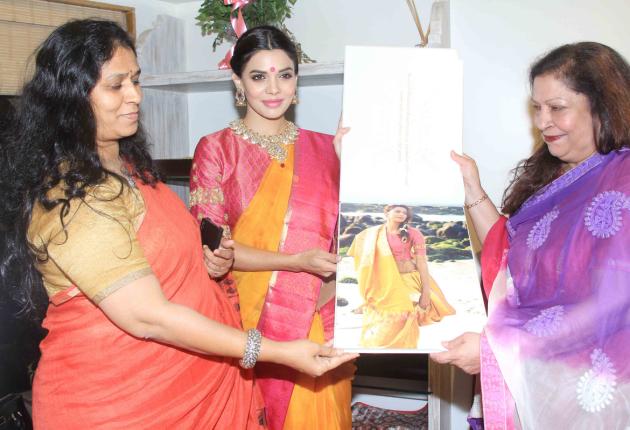 Sara Loren dazzles in a sari