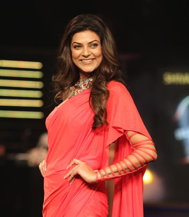Sushmita Sen Sizzles On The Ramp For Blenders Pride Fashion